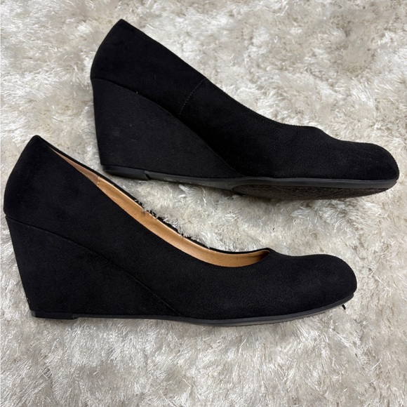 Nima Round Closed toe Black Wedge Heel Pumps Women Size 9 -Excellent condition - Picture 2 of 6